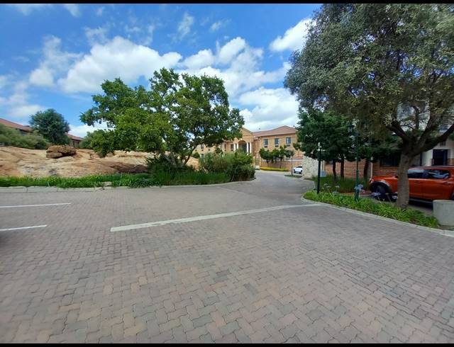 136M² OFFICE TO LET IN BRYANSTON